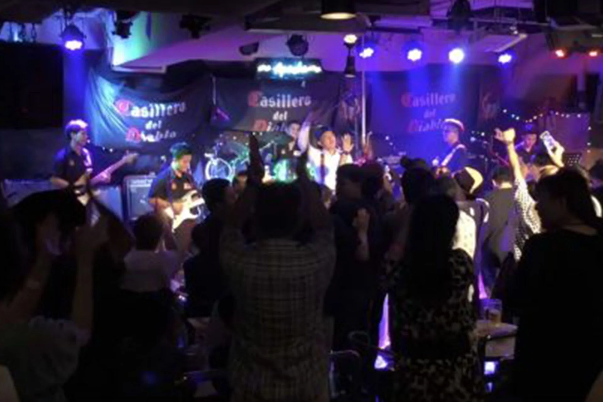 生バンド演奏