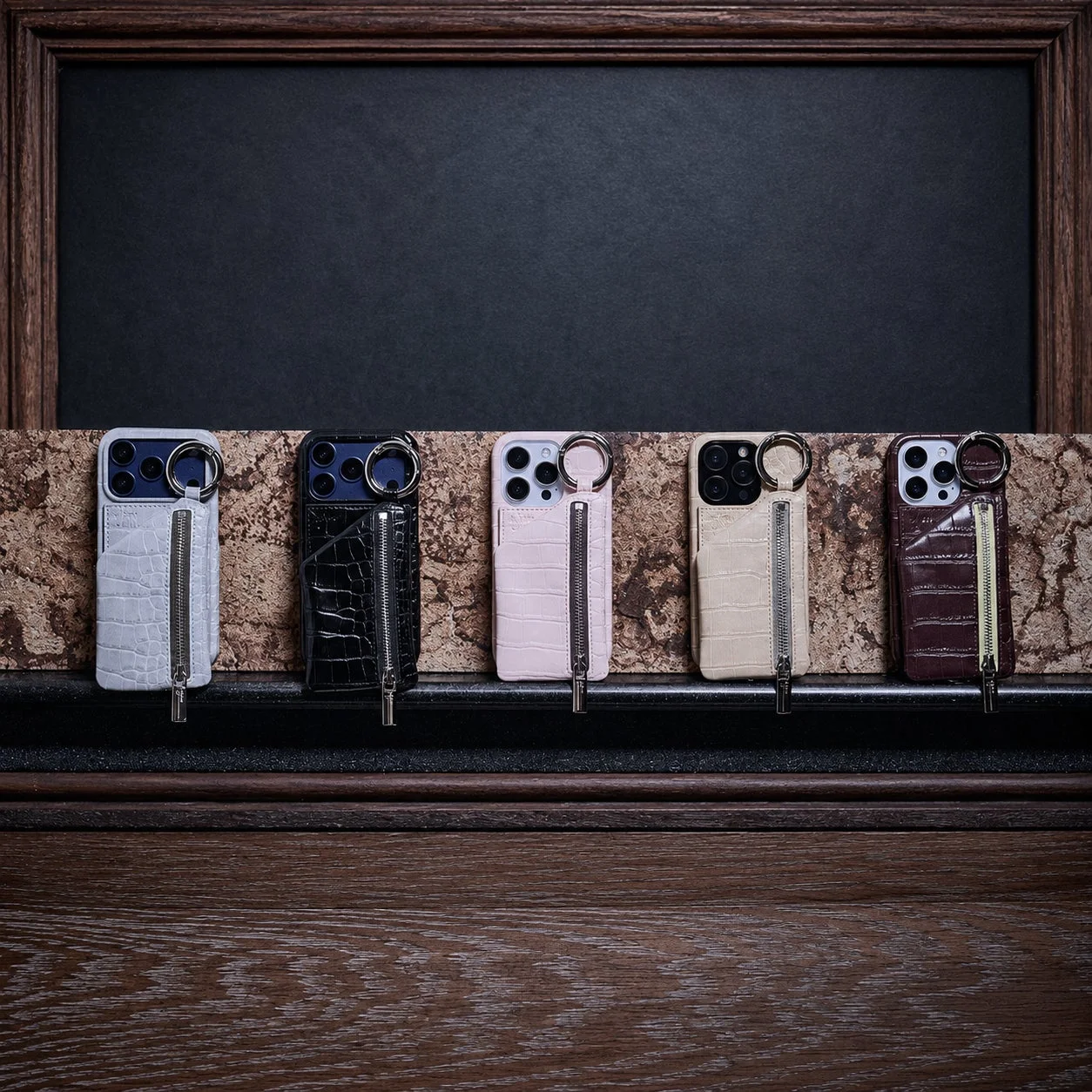 ajew croco seriesのiPhoneケース