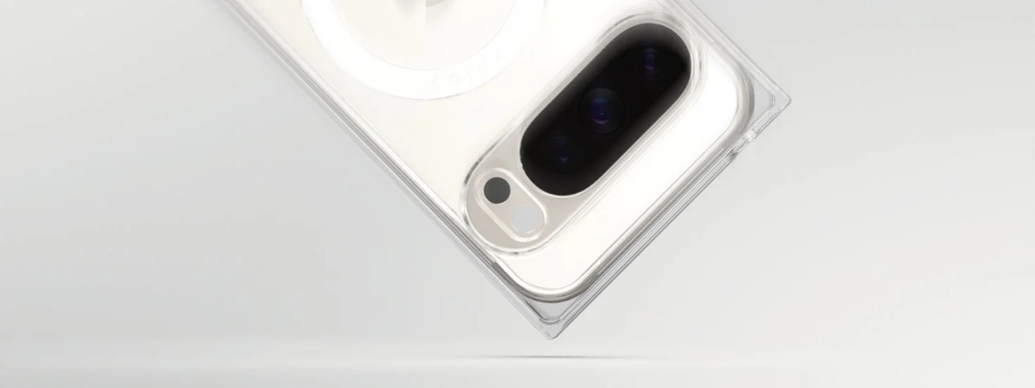 透明なスマホケースが装着されたスマホ背面