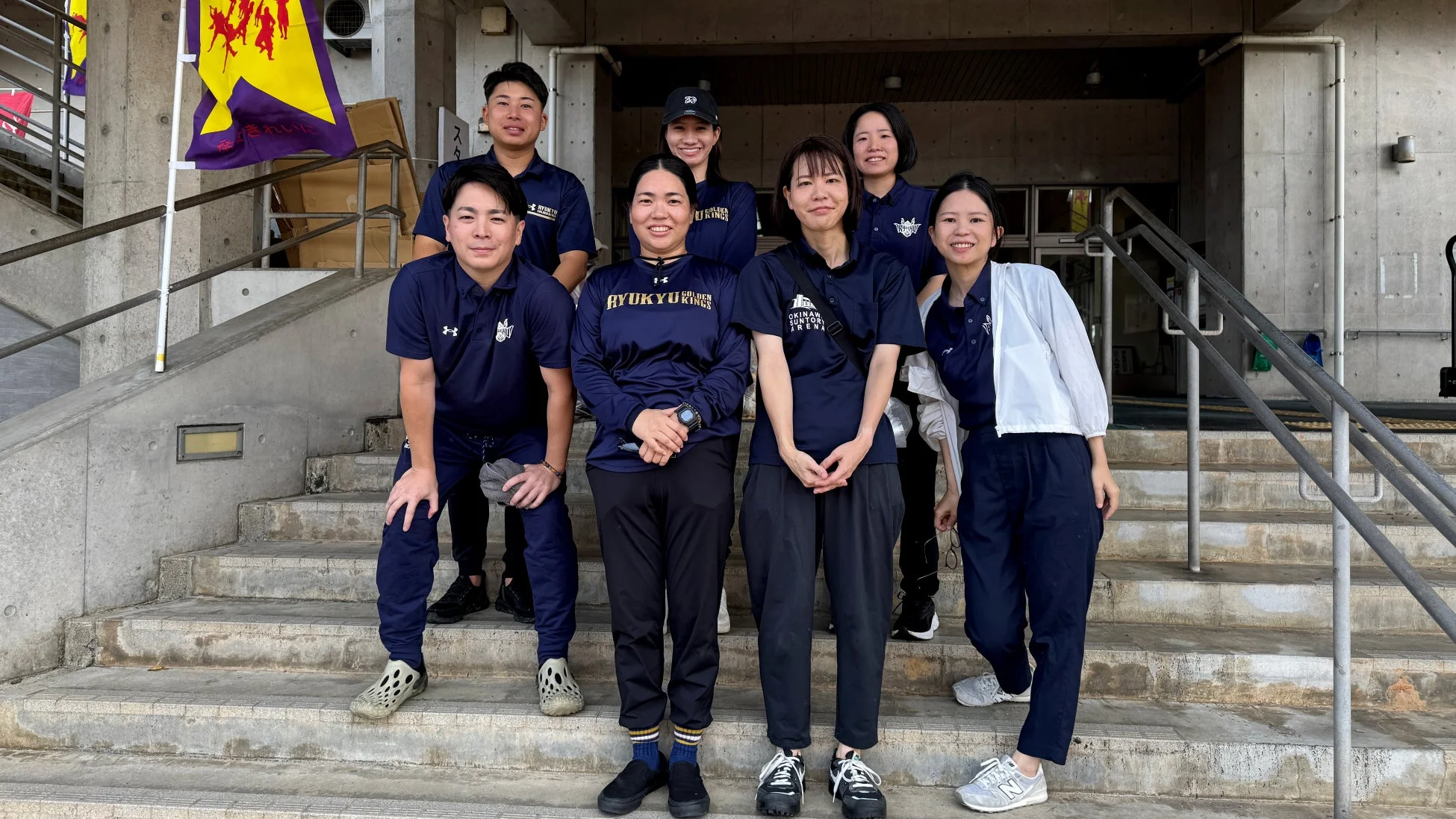清掃活動に参加した社員の集合写真